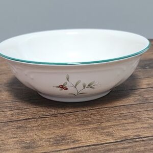 Pfaltzgraff Winterberry bowl soup cereal